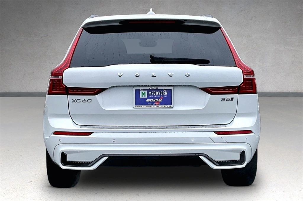 2023 Volvo - image 5