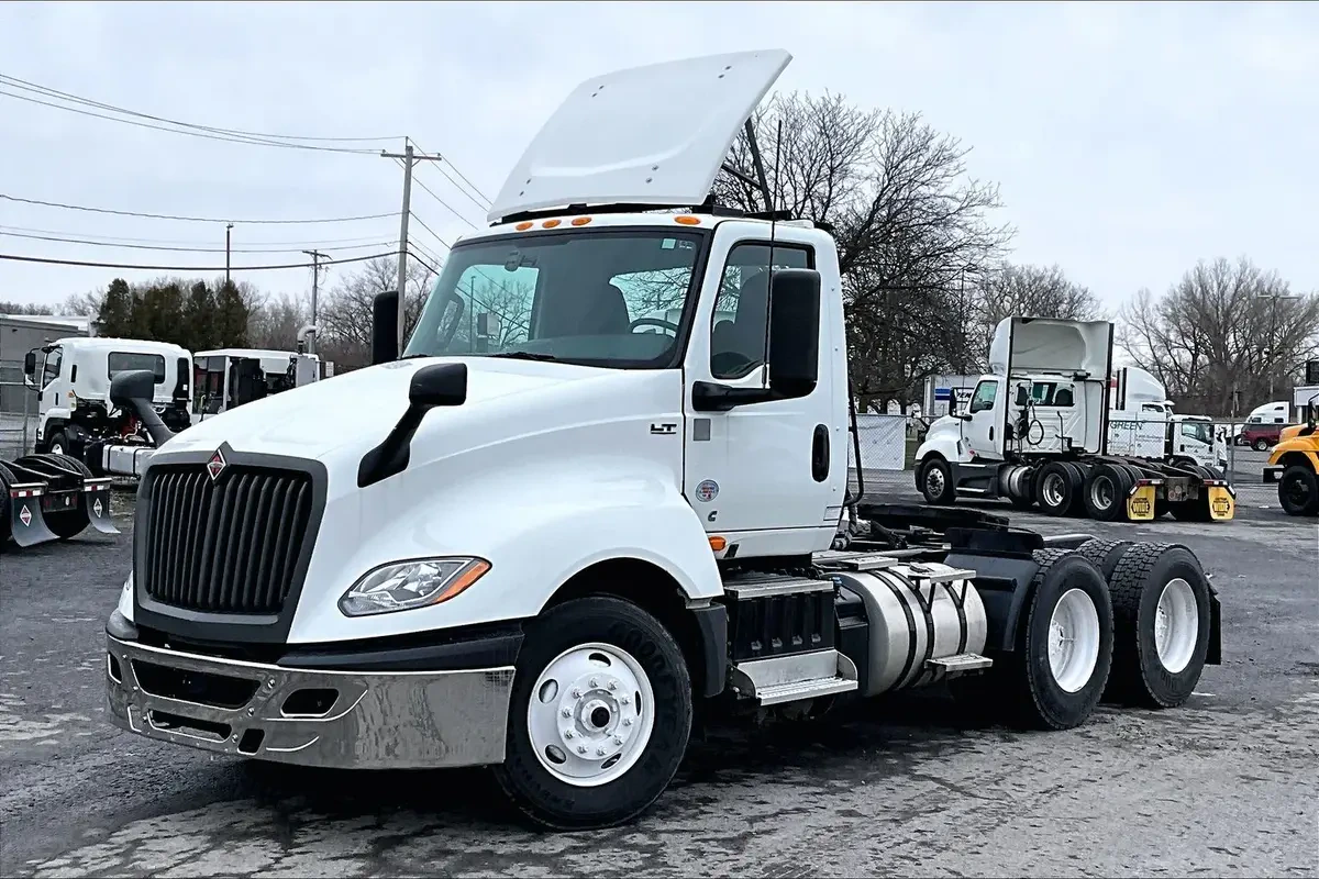 2021 International LT in Syracuse, NY — photo 4