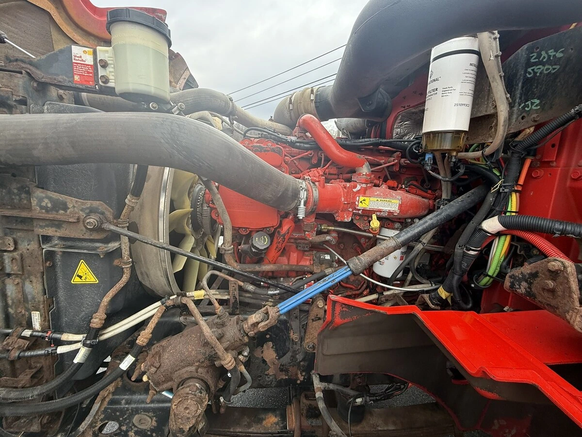 2016 International - image 23