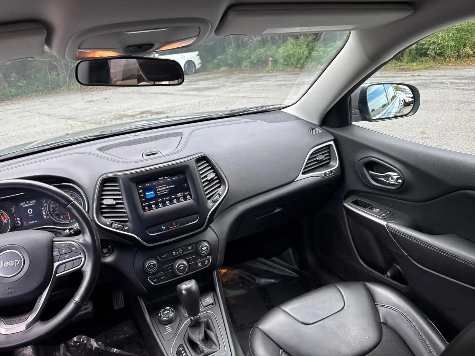 2020 Jeep Cherokee Latitude photo 35