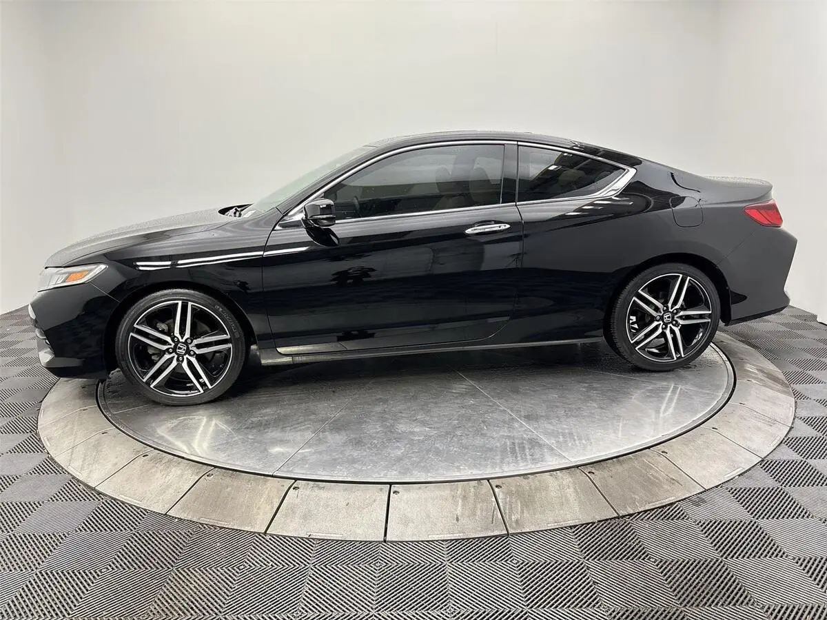 2016 Honda Accord Touring photo 4