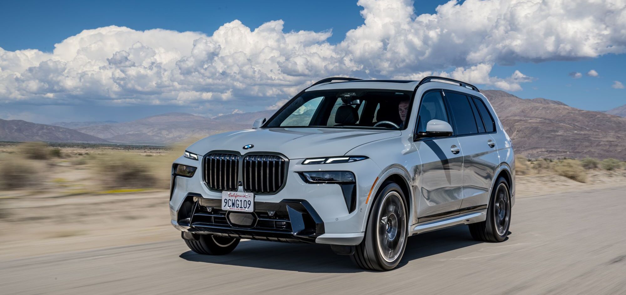 2024 BMW X7 exterior front angle