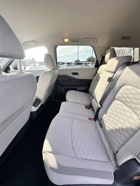 2025 Nissan Pathfinder SV photo 21