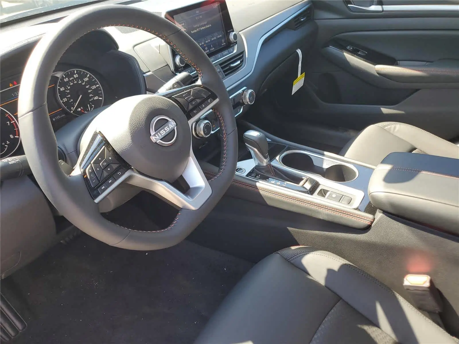2025 Nissan Altima SR photo 8