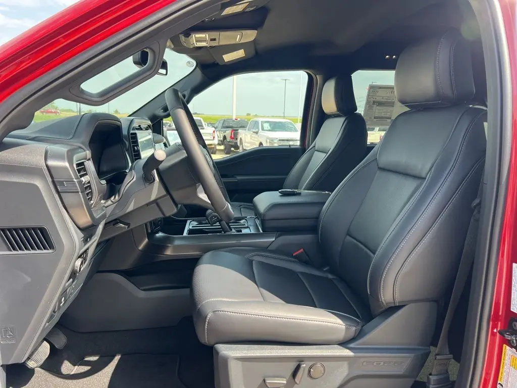 2025 Ford F-150 Lariat photo 13
