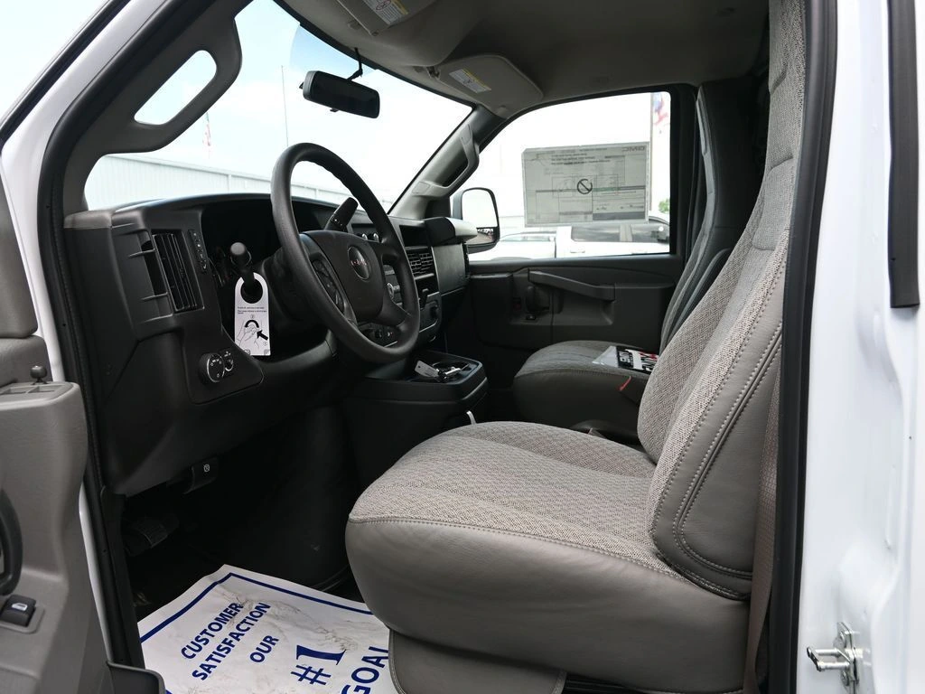2025 GMC Savana Cargo Work Van - Photo 10