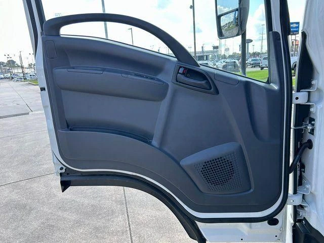 2025 Isuzu NPR - image 10