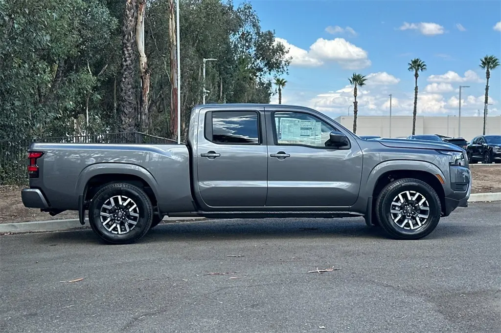 2026 Nissan Frontier SV photo 3