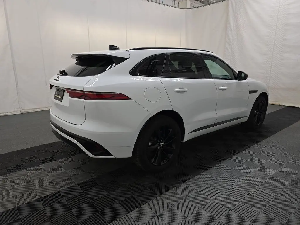 2024 Jaguar F-PACE P250 R-Dynamic S photo 3