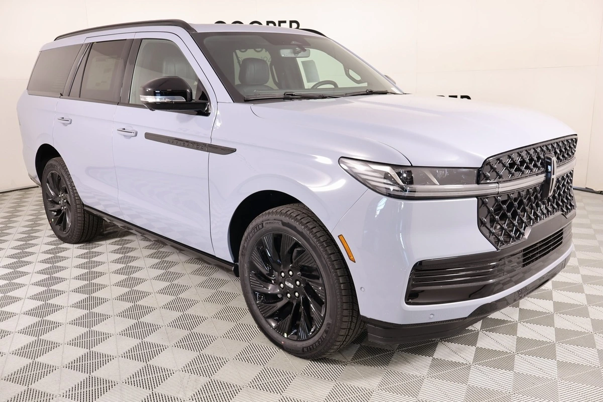 2025 Lincoln Navigator Reserve's photo