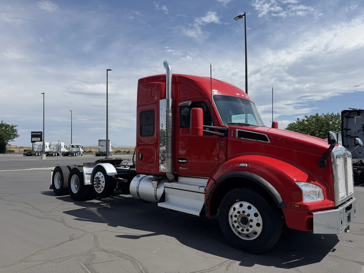 2023 Kenworth T880 — photo 3