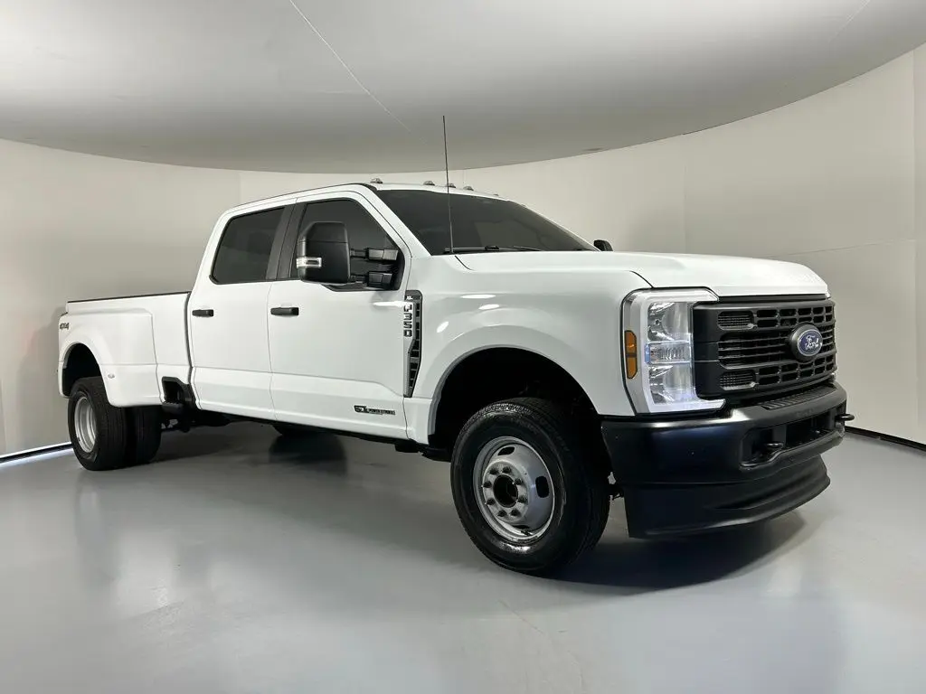 2024 Ford F-350 Super Duty XL's photo