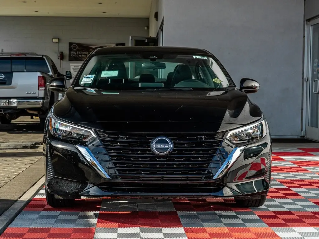 2025 Nissan Sentra SV photo 4