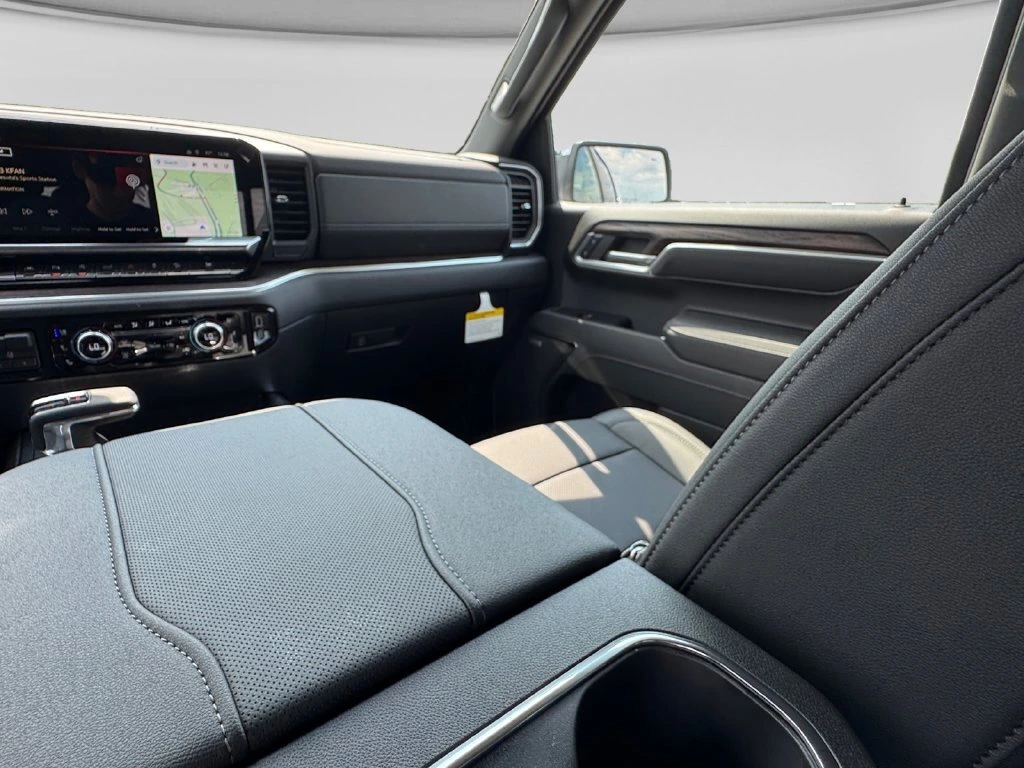 2026 GMC Sierra 1500 SLT - Photo 18
