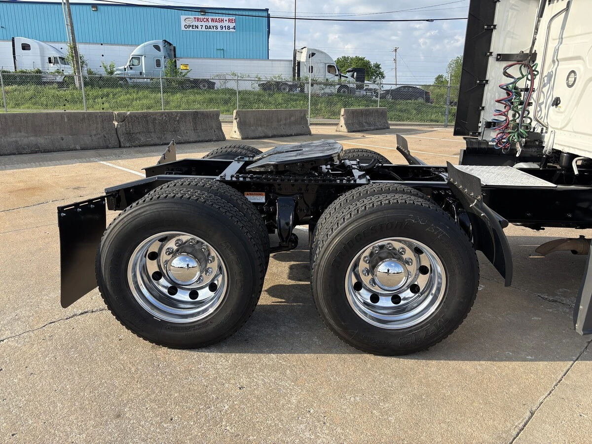 2024 Freightliner Cascadia - image 6