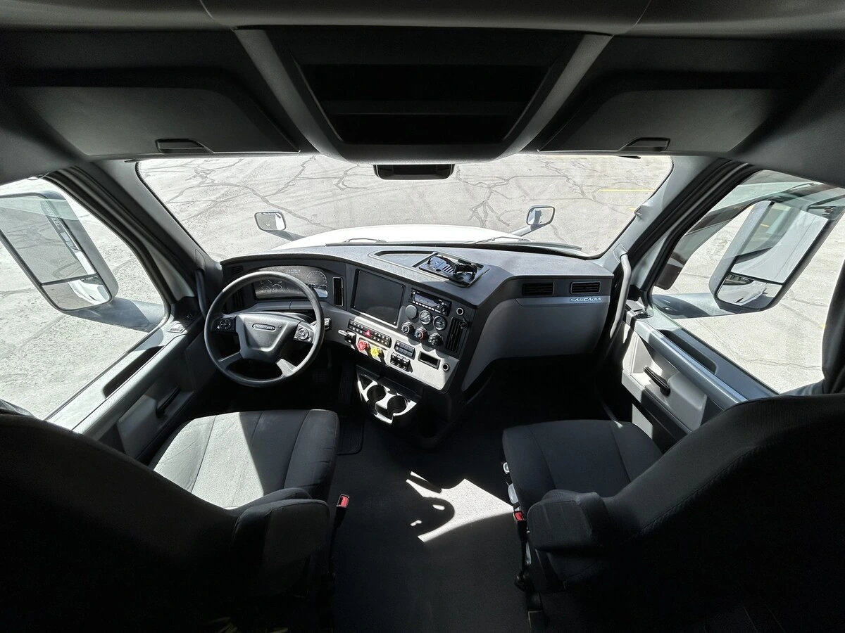 2022 Freightliner Cascadia - image 20
