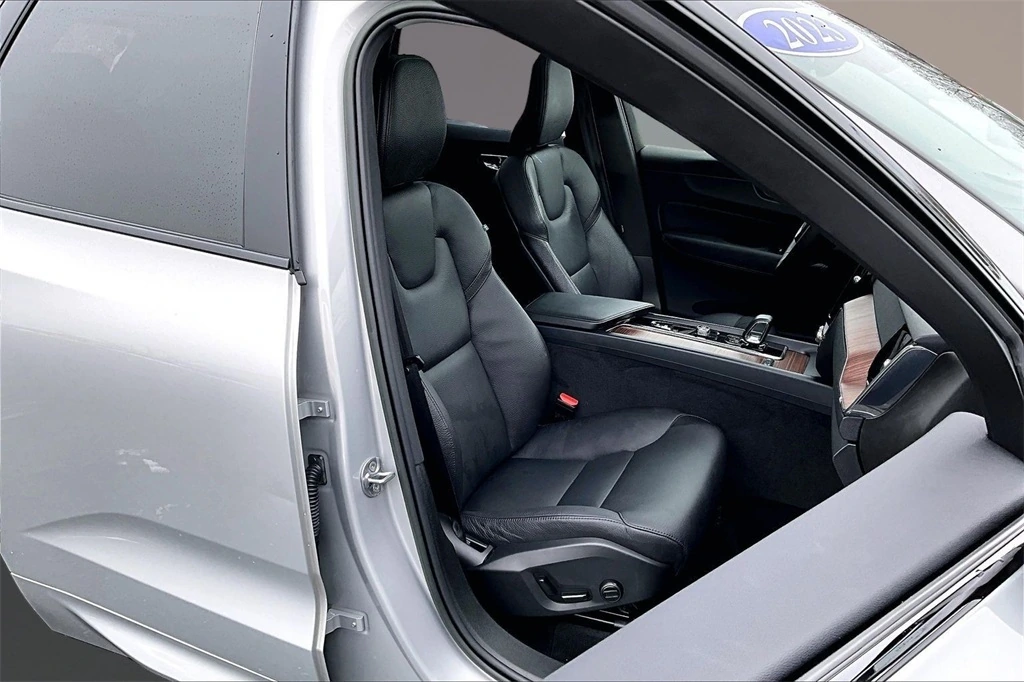 2023 Volvo - image 28