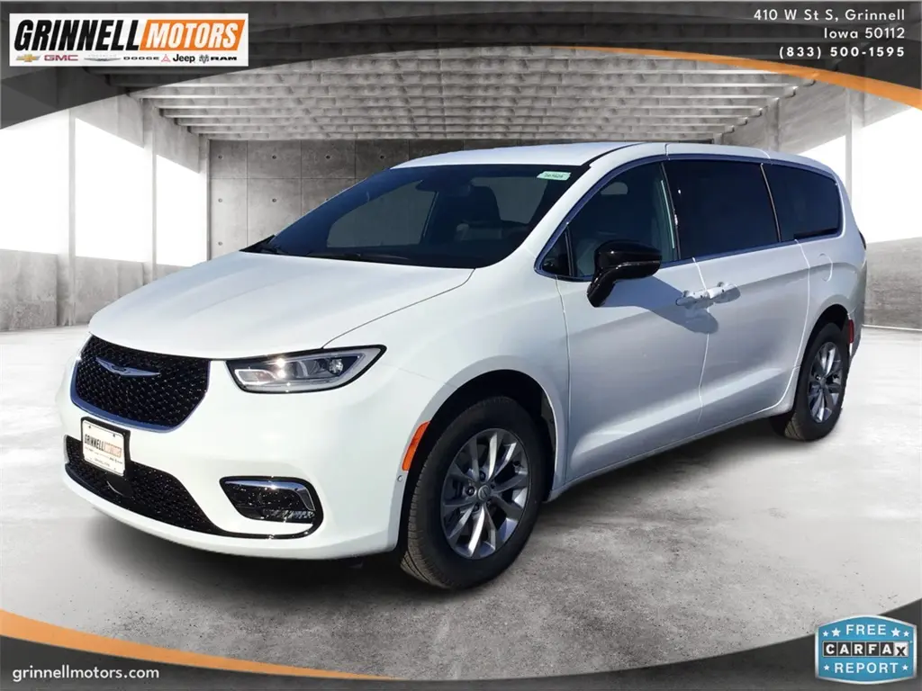 2026 Chrysler Pacifica Select's photo