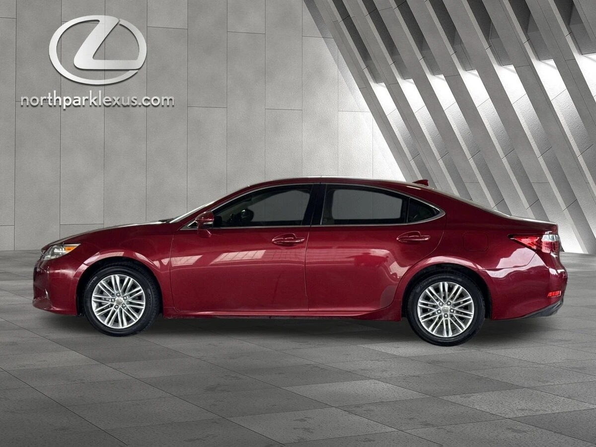 2015 Lexus ES Base's photo