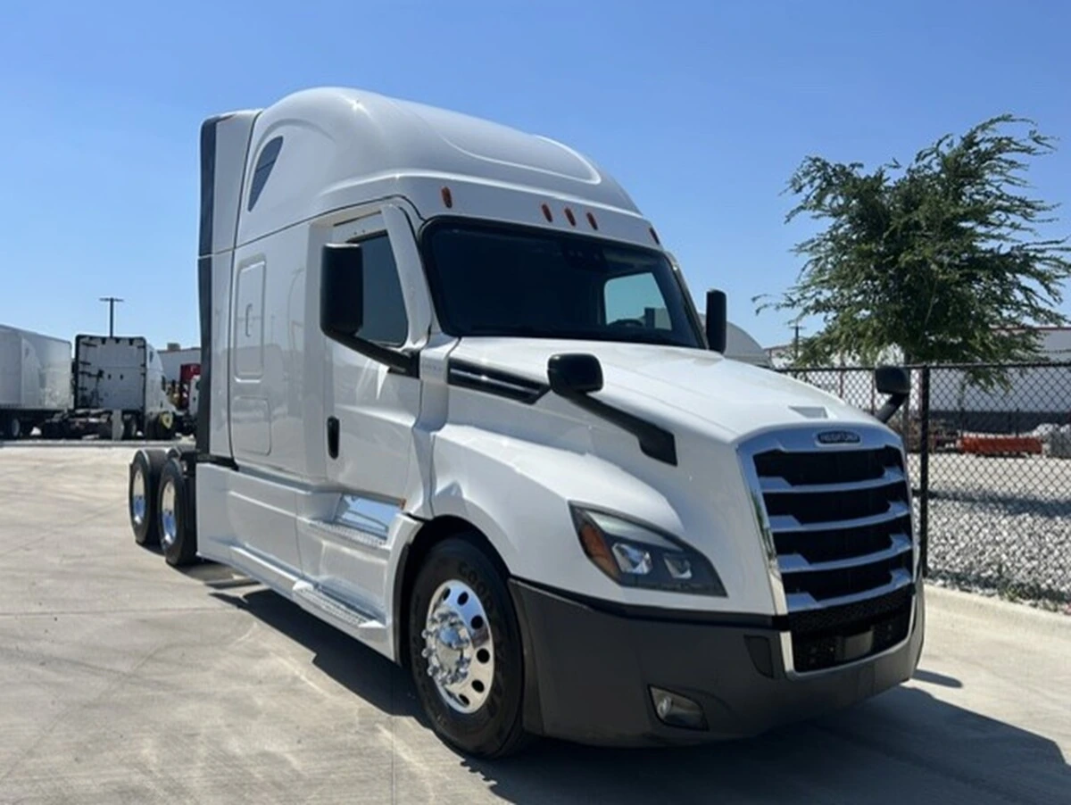 2025 Freightliner Cascadia — photo 6