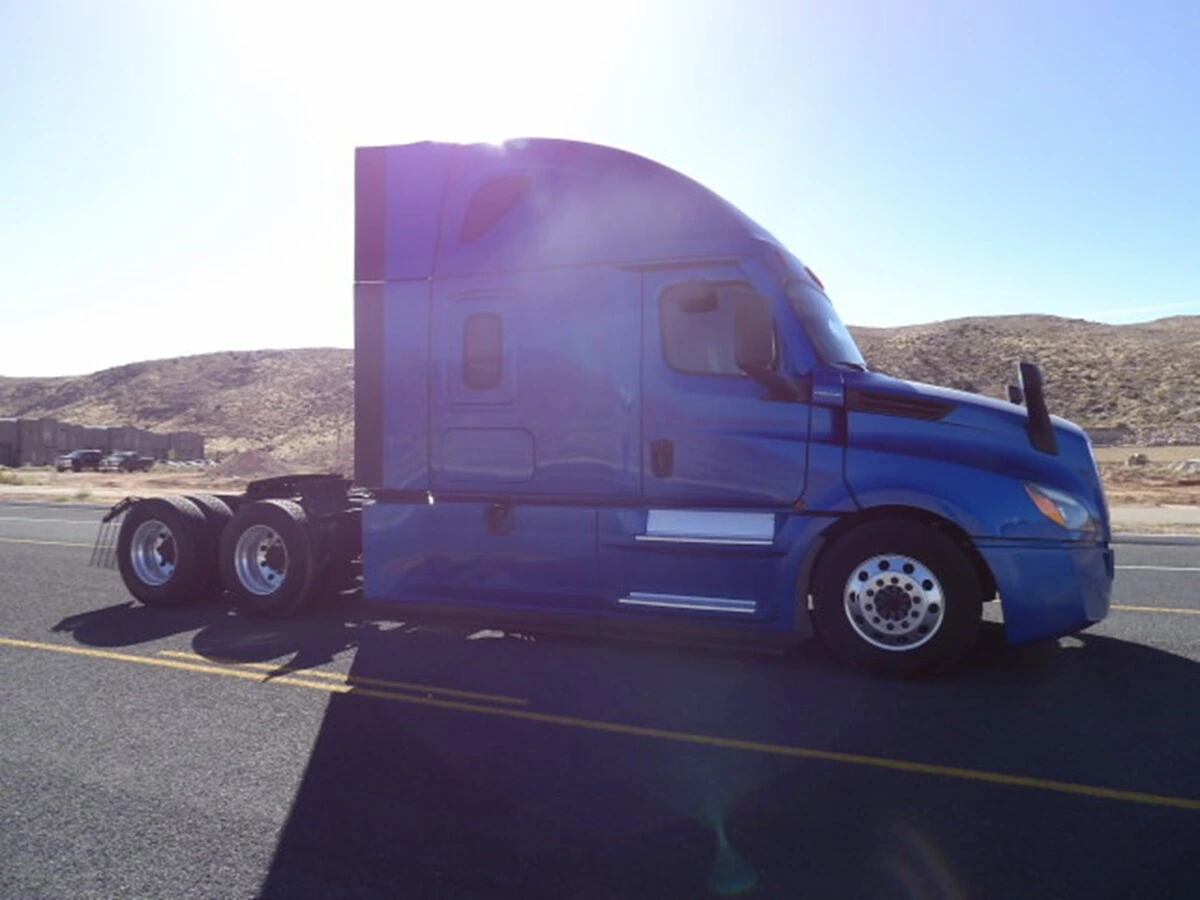 2022 Freightliner Cascadia — photo 6