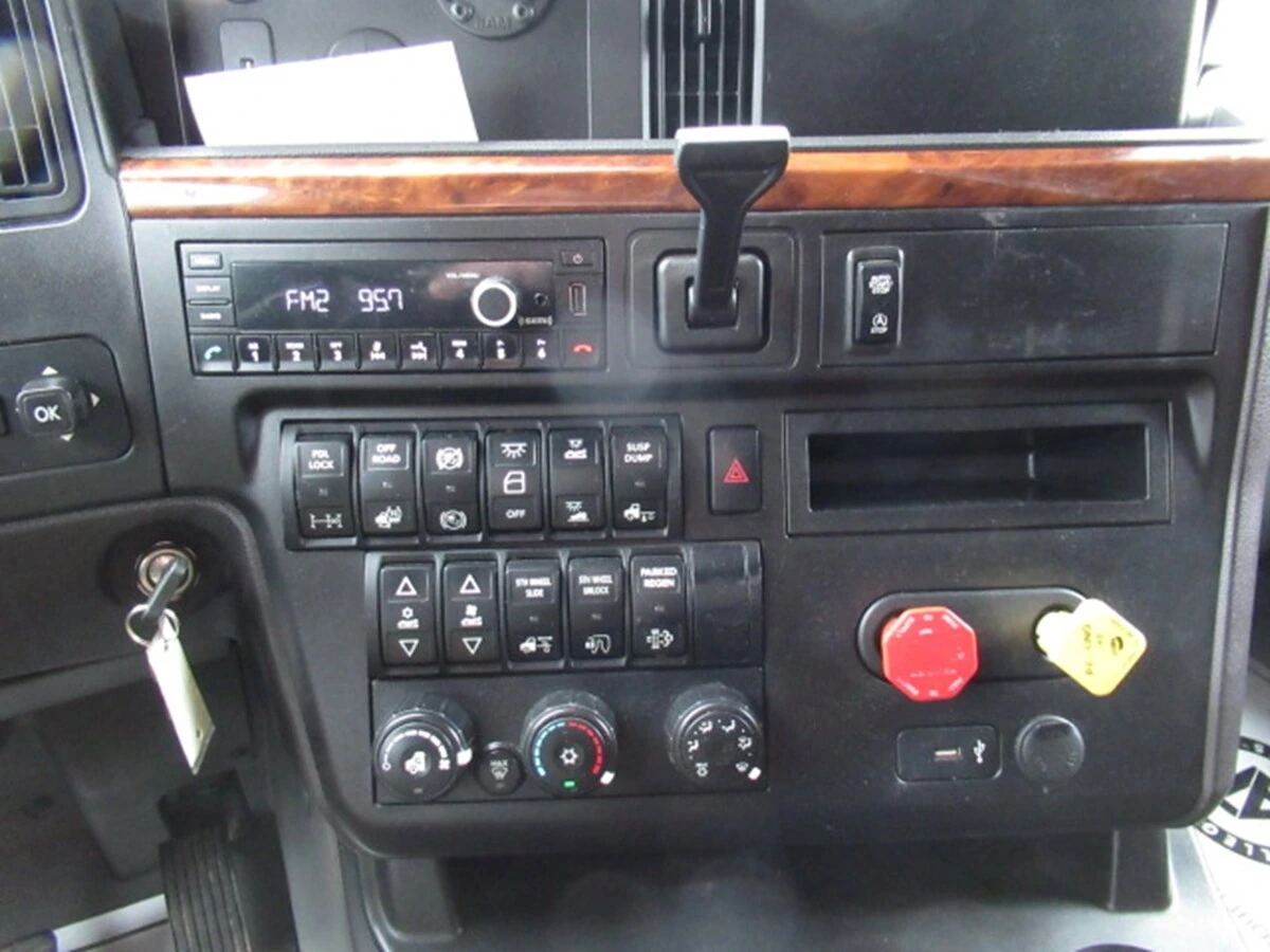 2021 International LoneStar - image 16