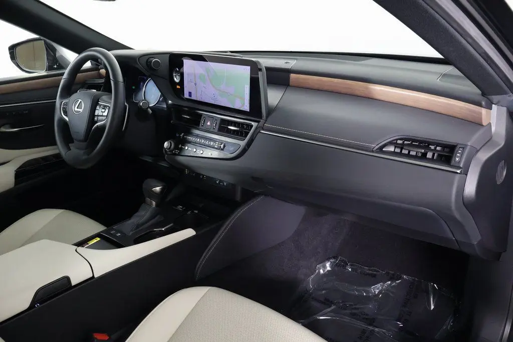 2025 Lexus ES 300h Base photo 9