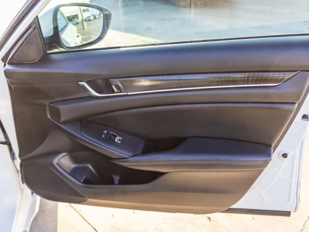 2019 Honda Accord EX photo 15