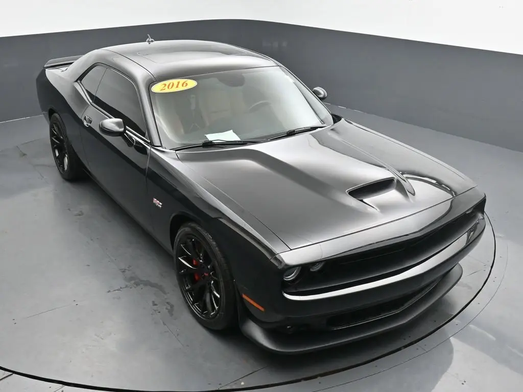 2016 Dodge Challenger SRT8 392 photo 16