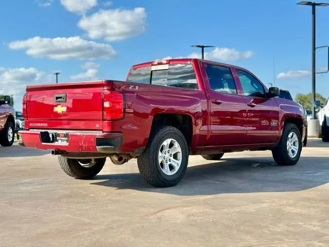 2018 Chevrolet Silverado 1500 LT2 photo 2