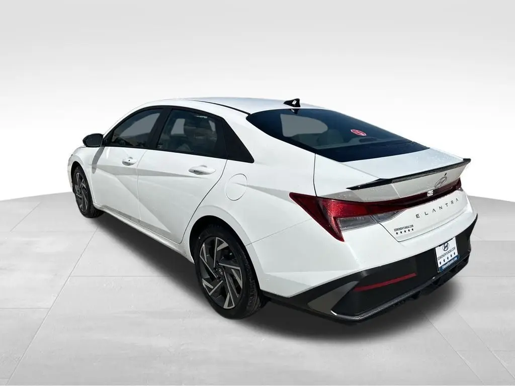 2025 Hyundai Elantra SEL Sport photo 8