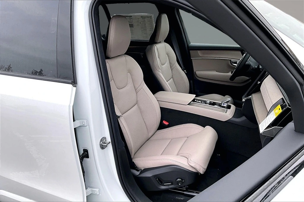 2026 Volvo - image 11