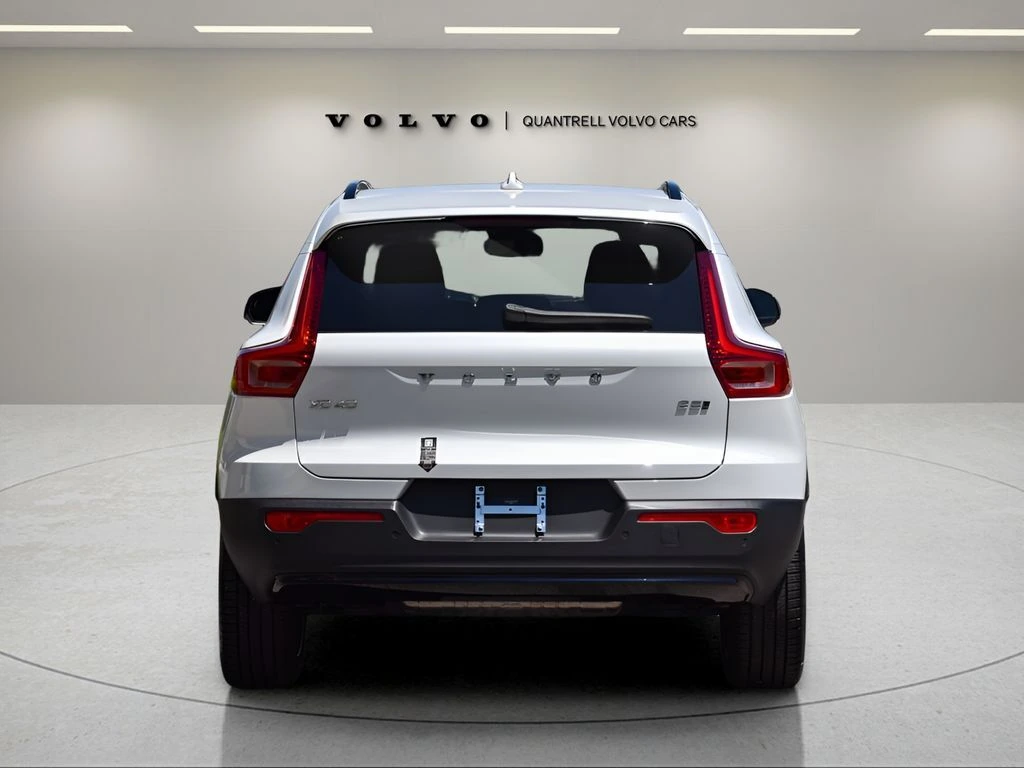 2025 Volvo - image 5