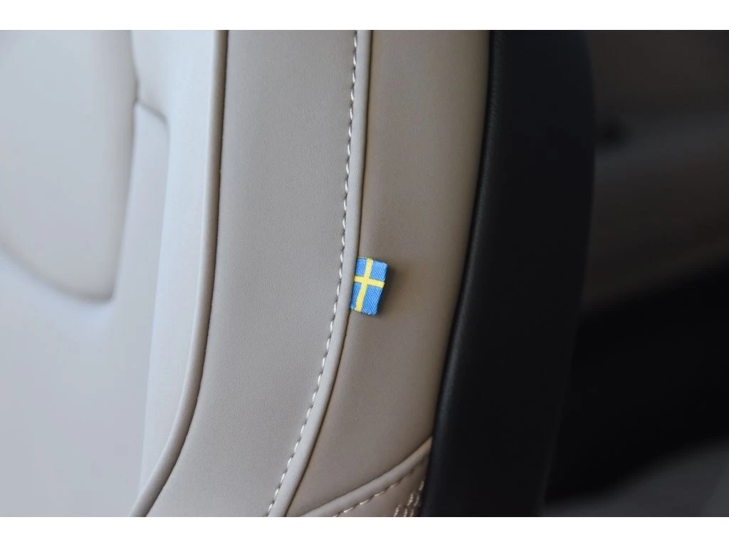 2026 Volvo - image 40