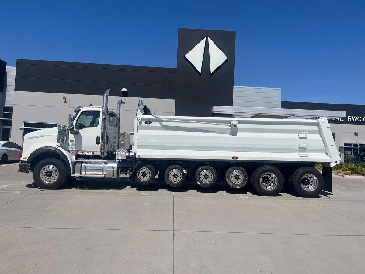 2027 International HX — photo 2