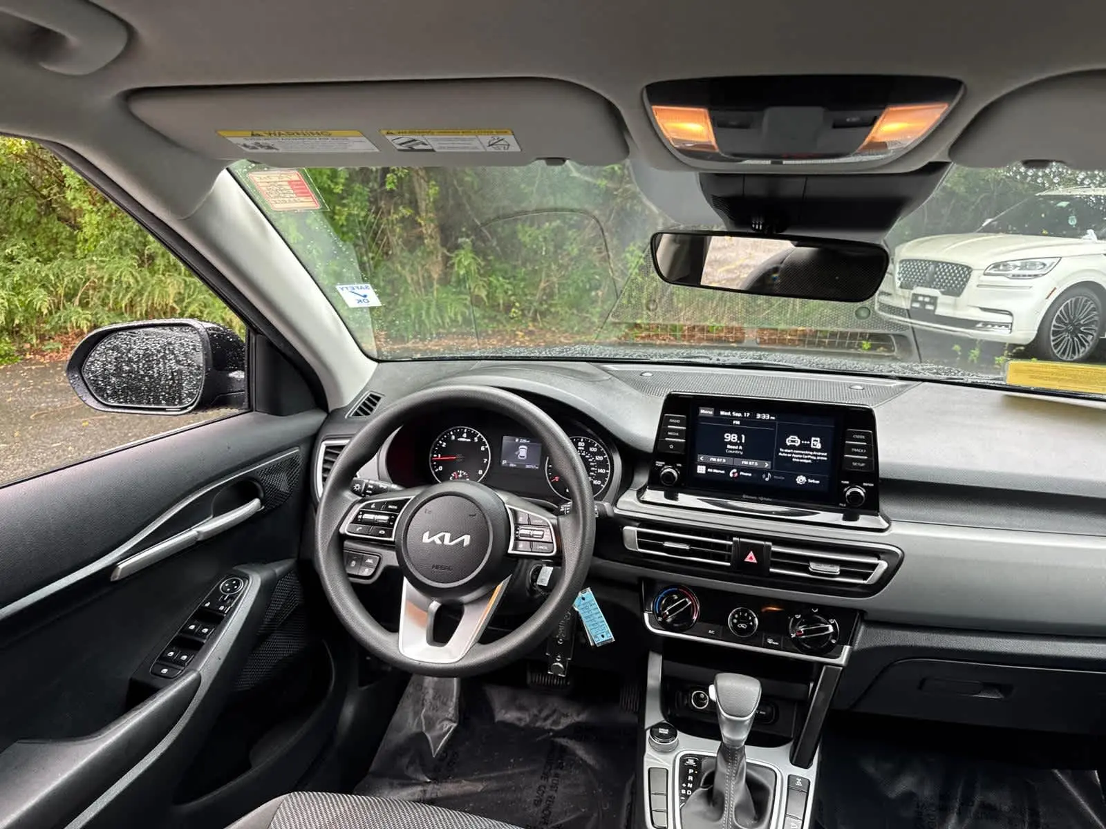 2022 Kia Seltos LX photo 29