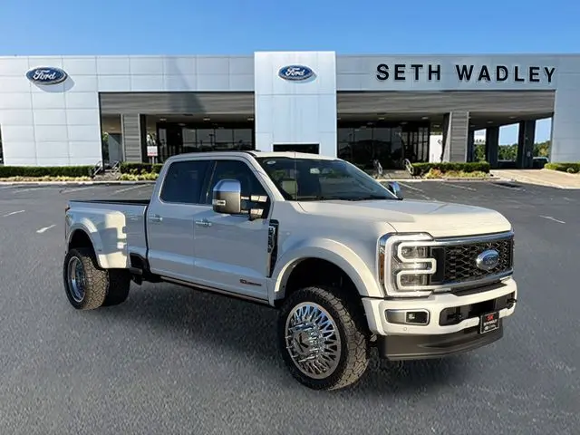 2026 Ford F-450 Super Duty Platinum's photo