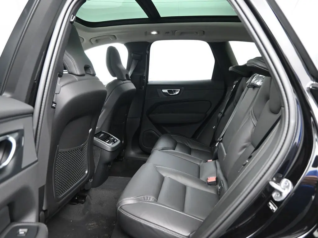 2026 Volvo - image 24