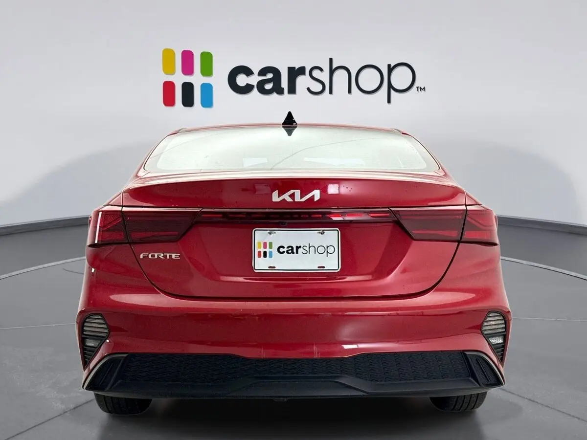 2024 Kia Forte LXS photo 4