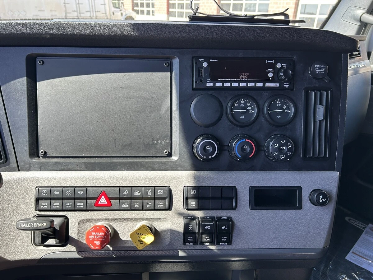 2022 Freightliner Cascadia - image 15