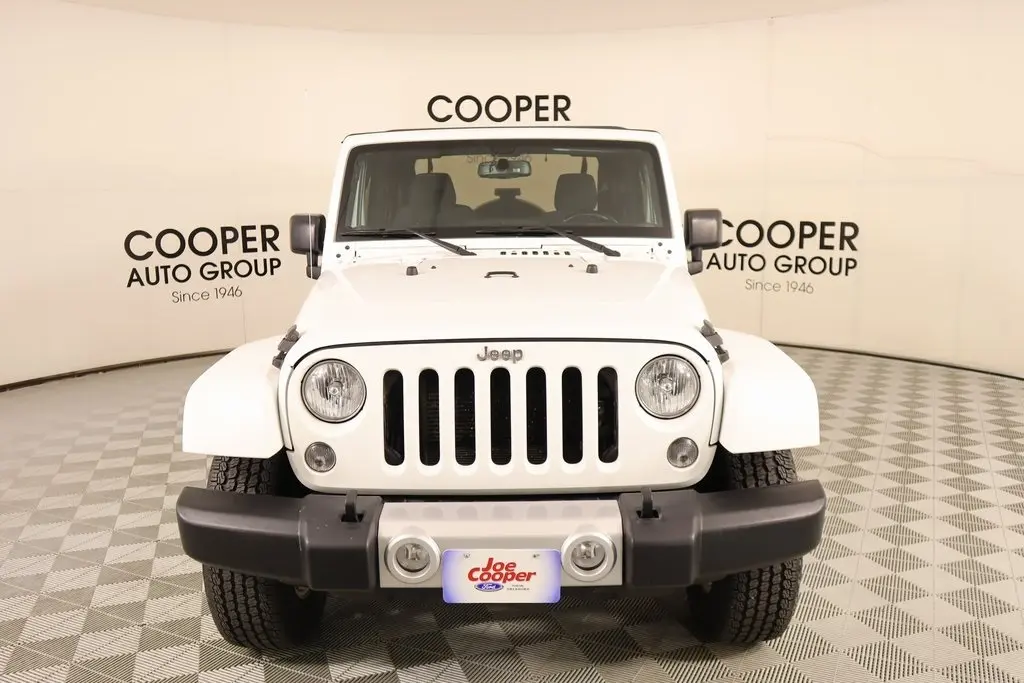 2015 Jeep Wrangler Sahara photo 7