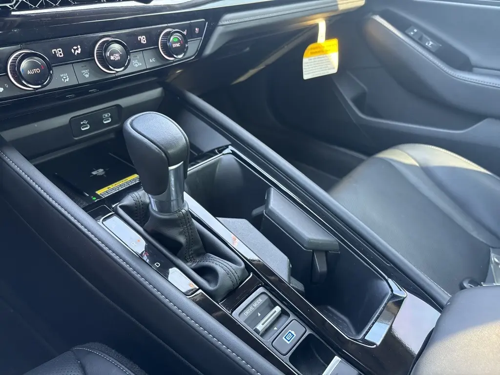 2024 Honda Accord Hybrid Touring photo 17