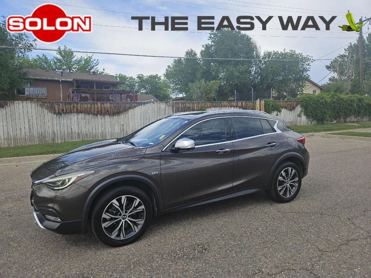 2017 INFINITI QX30 Premium AWD's photo