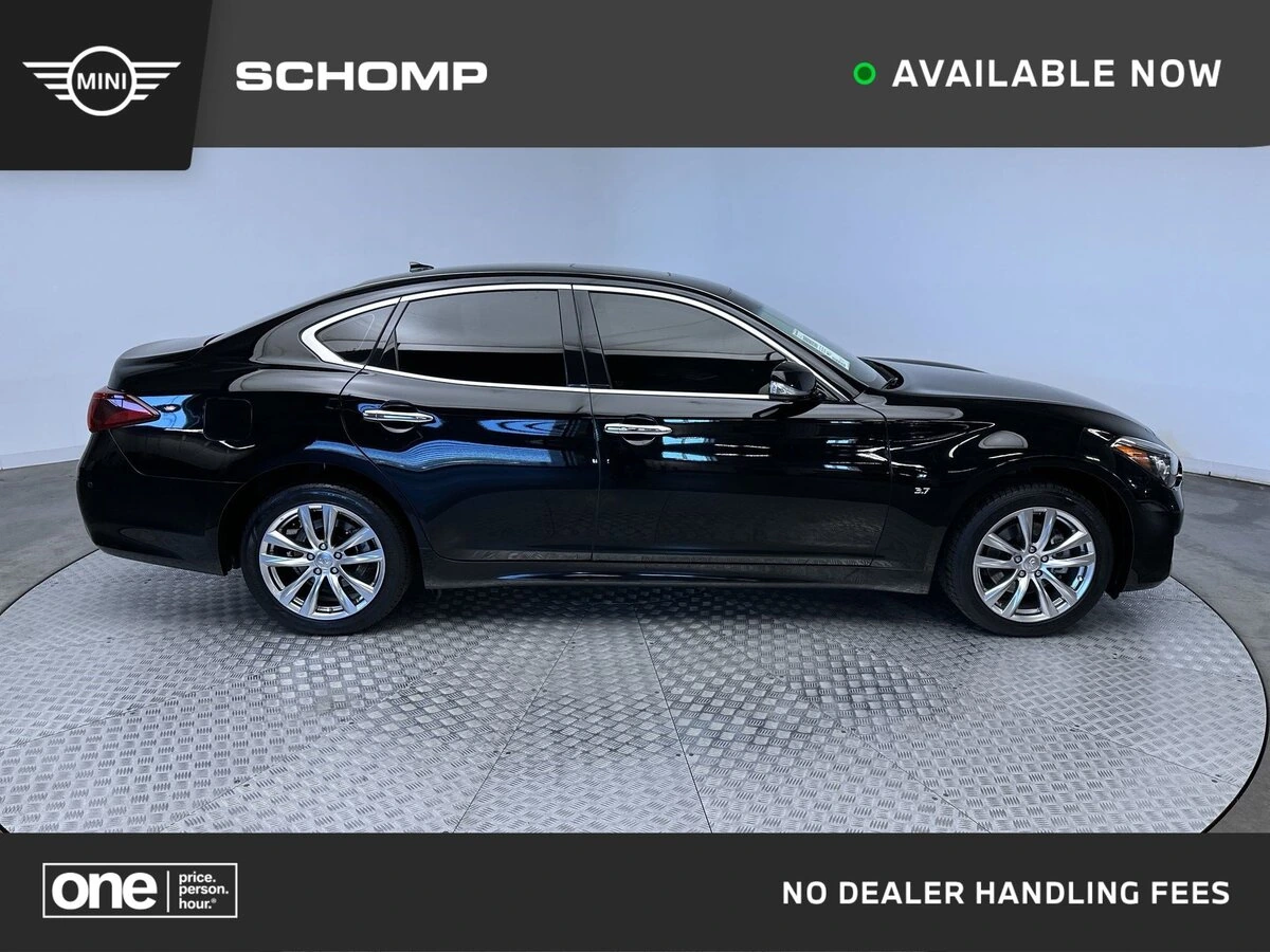 2016 INFINITI Q70 3.7 AWD's photo