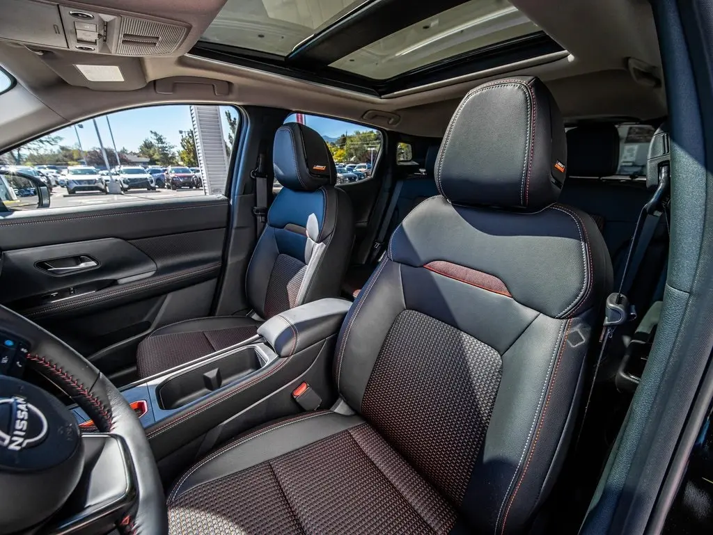 2026 Nissan Kicks SR photo 4