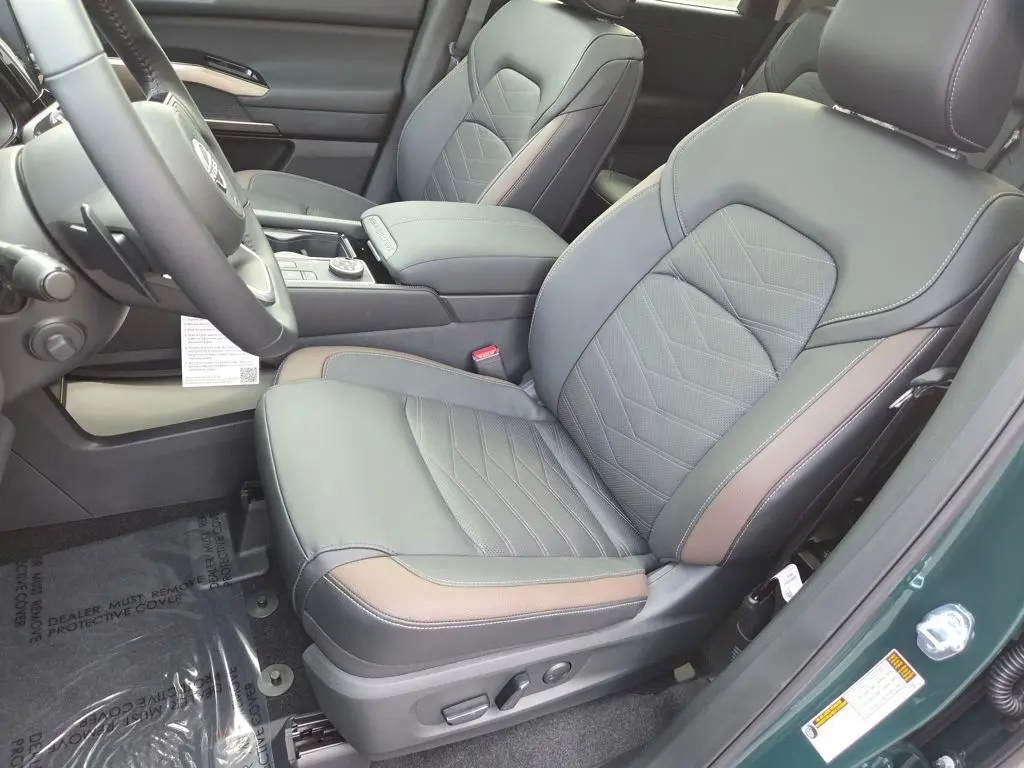 2025 Nissan Pathfinder Platinum photo 16