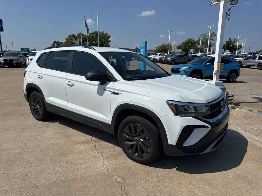 2022 Volkswagen Taos S photo 3