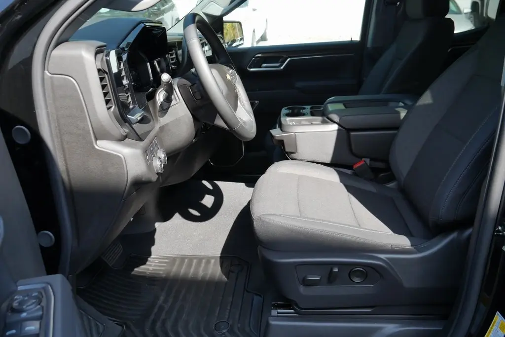 2025 Chevrolet Silverado 1500 LT photo 8