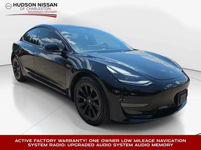 2022 Tesla Model 3 Standard Range Plus's photo