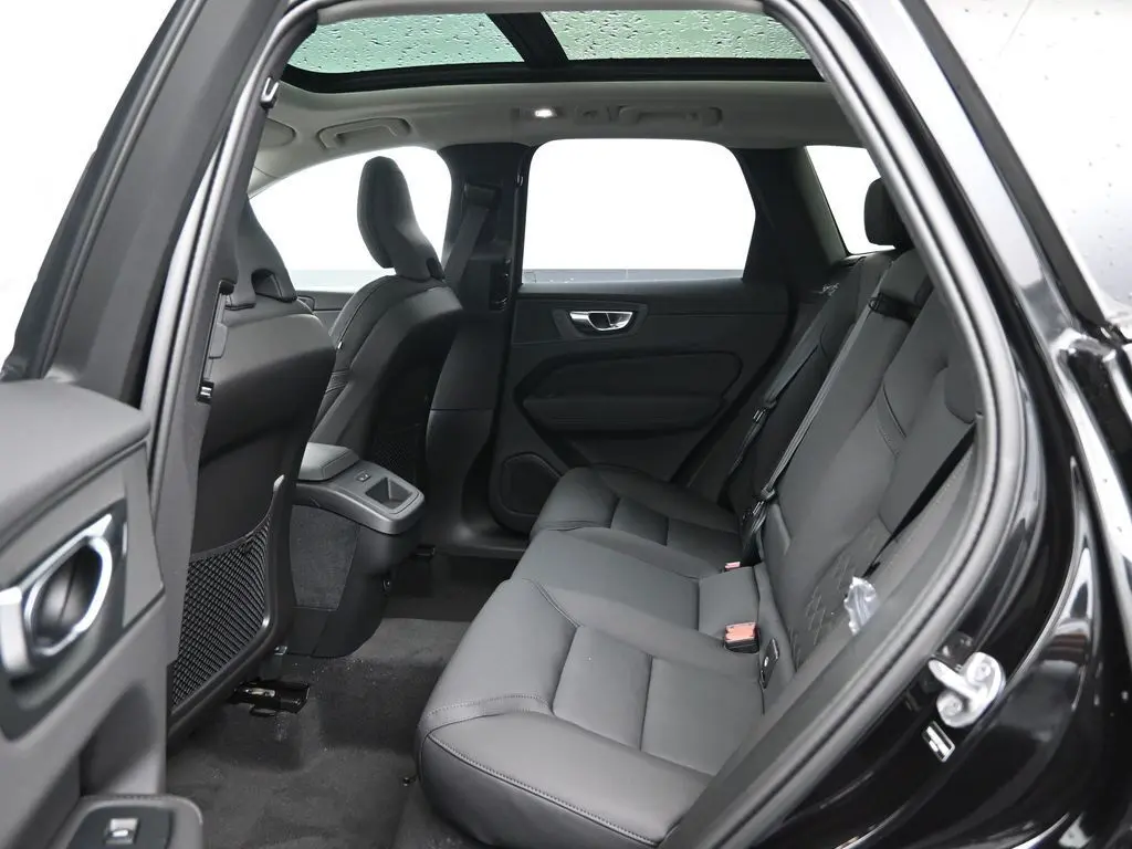 2026 Volvo - image 25